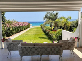 Beachfront Villa Indigo